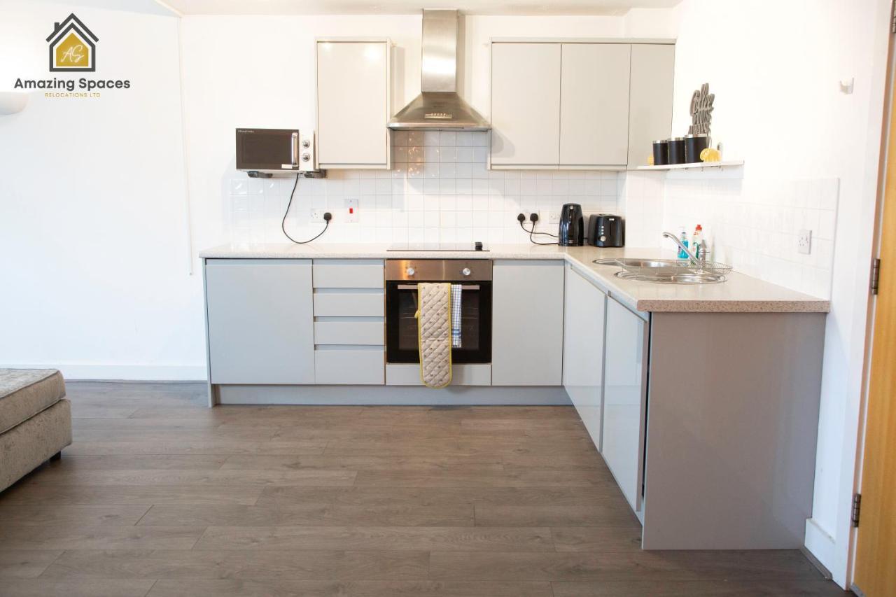 Large Unique 2 Bedroom Duplex Apartment With Private Parking & Free Wifi - Vat Qualifying By Amazing Spaces Relocations Ltd Warrington  Ngoại thất bức ảnh