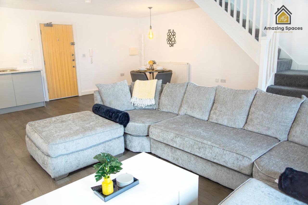 Large Unique 2 Bedroom Duplex Apartment With Private Parking & Free Wifi - Vat Qualifying By Amazing Spaces Relocations Ltd Warrington  Ngoại thất bức ảnh